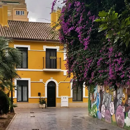 Yard Patraix By Concept Flats Vendégház