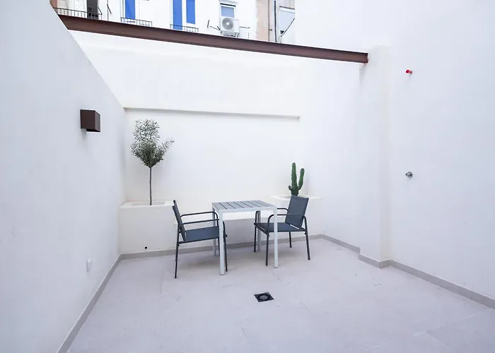 Yard Patraix By Concept Flats