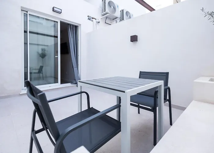 Yard Patraix By Concept Flats